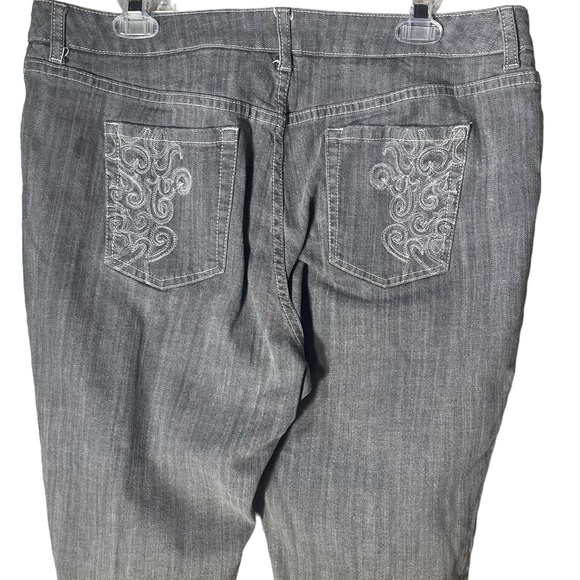 Chicos Platinum Womens Gray Cropped Jeans Sz 3 Embellished Back Pockets Straight - Picture 6 of 6